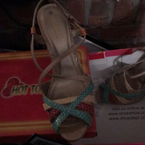 High heeled sandals - Picture 2 of 3